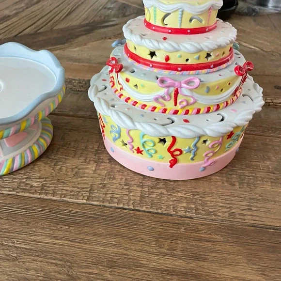 Partylite Colorful Ceramic Tiered Birthday Cake In Excellent Condition - Picture 6 of 14